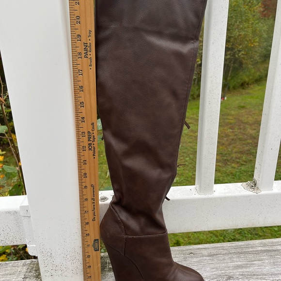 Knee high brown leather wedge boot with fringe detail. - Picture 5 of 9